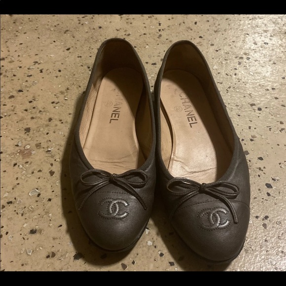 CHANEL Flats - Picture 2 of 5